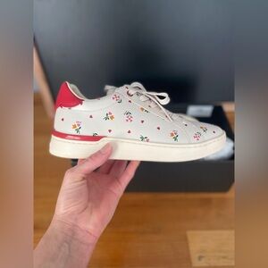 Clip Low Top Sneaker